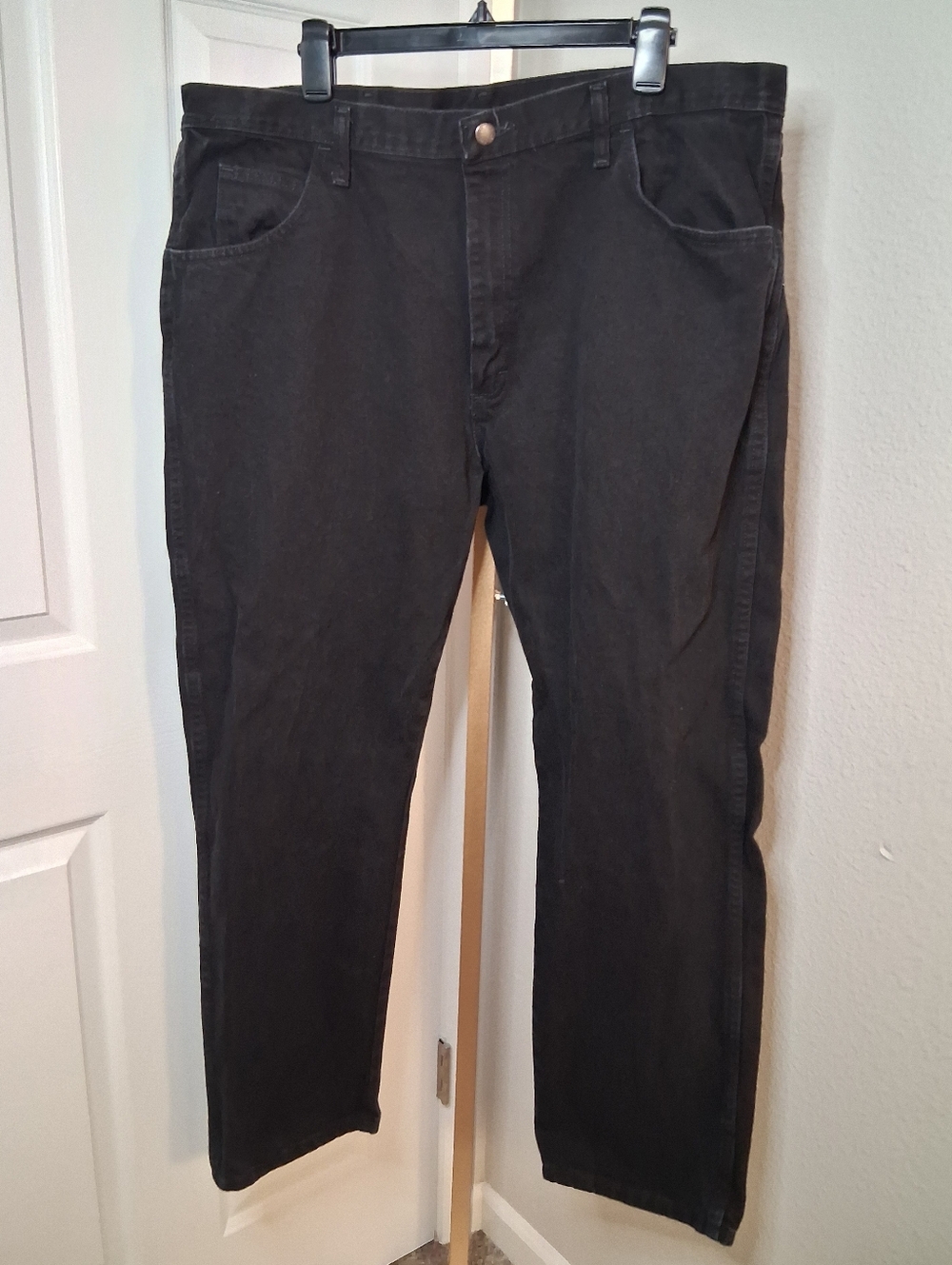 Mens Rustler Black Jeans Size 40x30